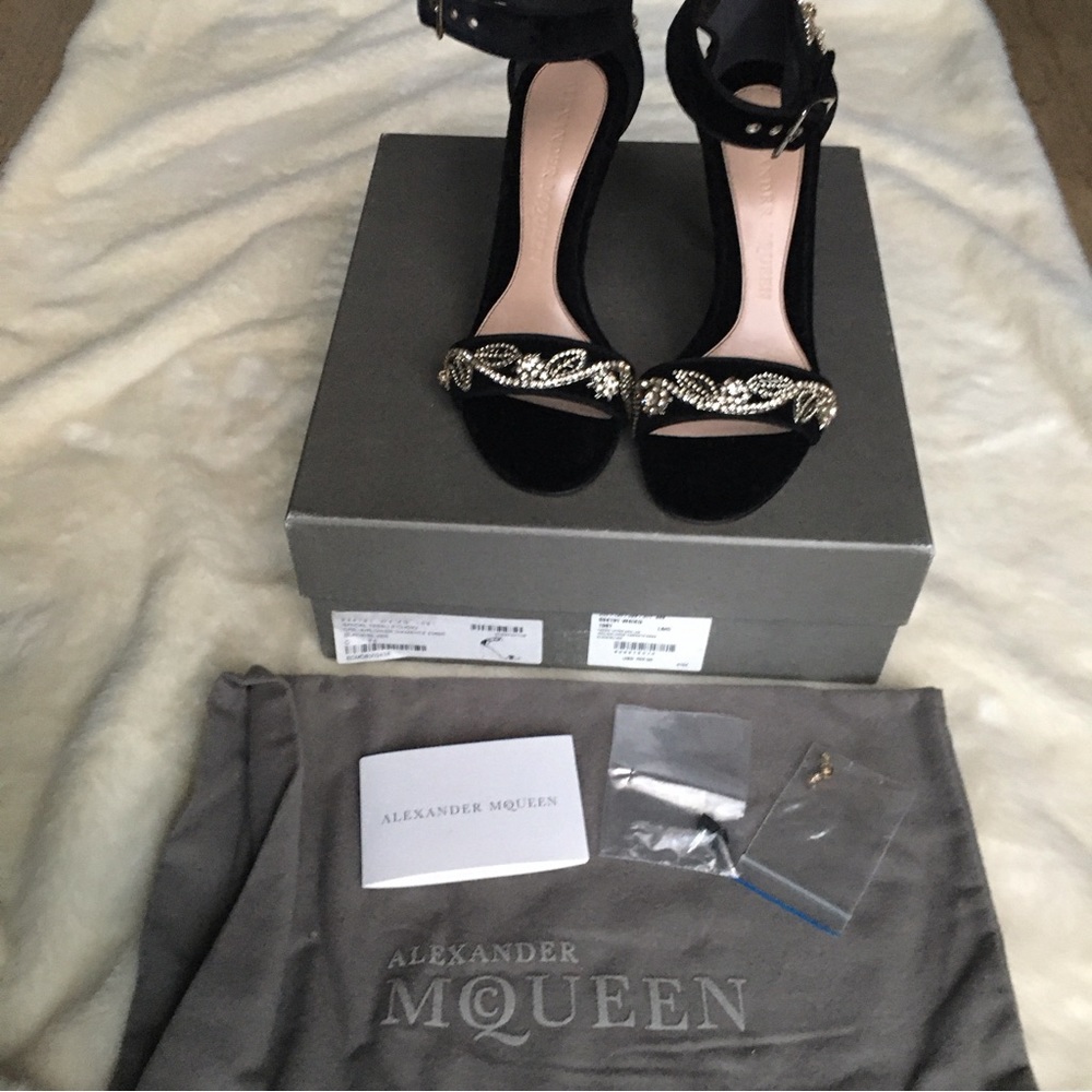 NIB Alexander McQueen Velvet Grosgrain Trim Crystal Embellished Sandals - Picture 3 of 16